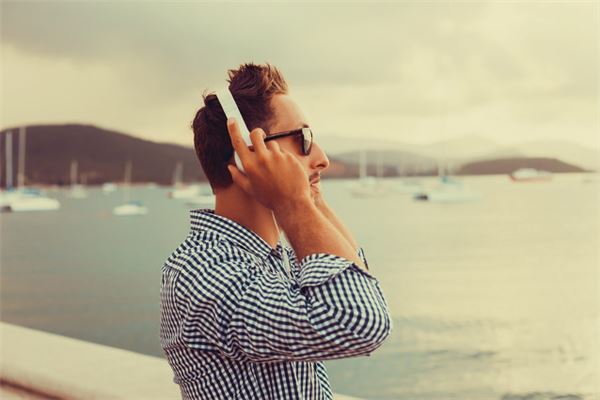 梦见女人听歌是什么意思