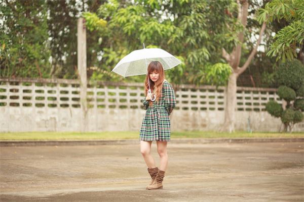 梦见下雨打伞是什么意思
