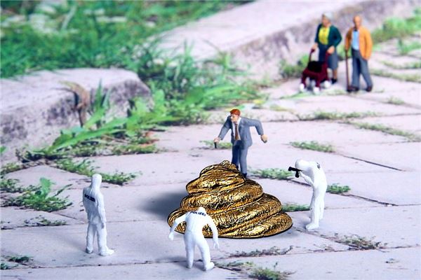 梦见女人大便沾衣服上是什么意思