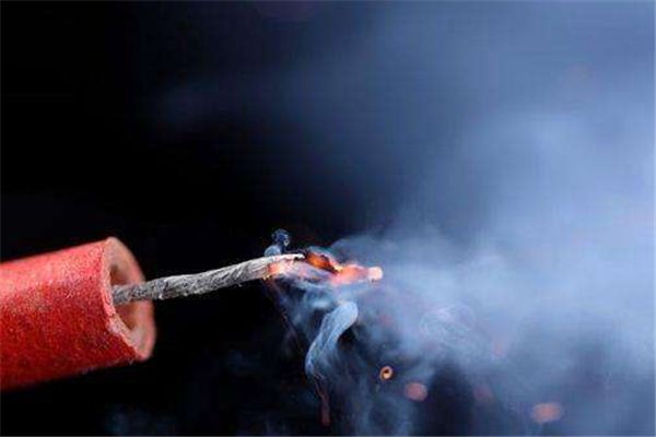 梦见放鞭炮是什么意思