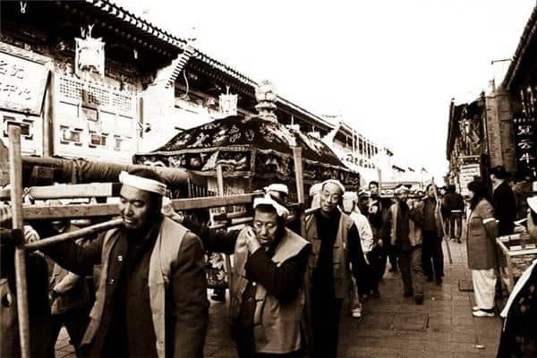 梦见送葬是什么意思