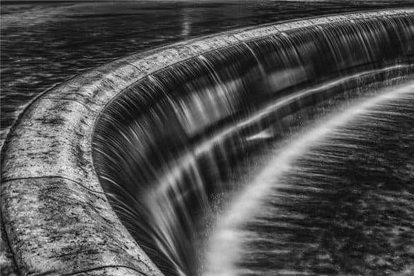 梦见黑水涌动是什么意思