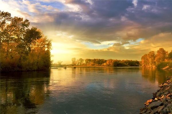 梦见女人一条大河是什么意思