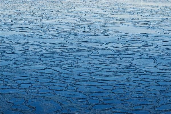 梦见女人河水结冰是什么意思