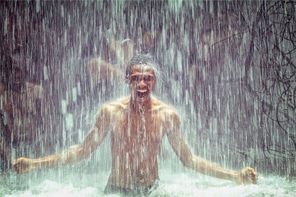 梦见暴雨发大水是什么意思