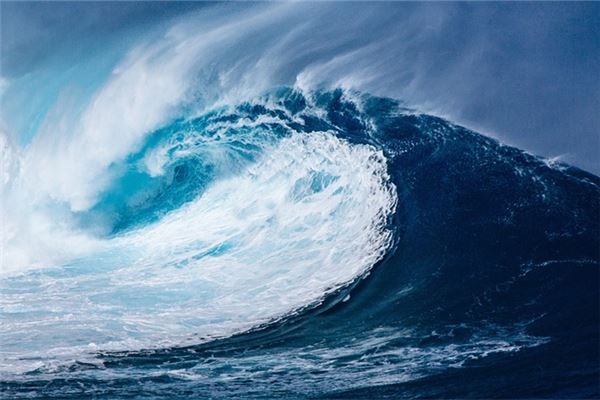 梦见女人下雨发大水是什么意思