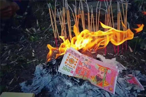 梦见纸钱冥钱是什么意思