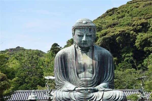 梦见大佛和山一样高是什么意思