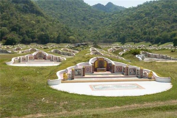 梦见在坟里睡觉是什么意思