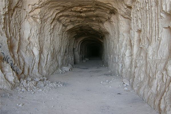 梦见看见洞口是什么意思