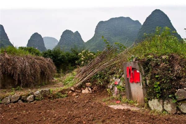 梦见一个坟是什么意思