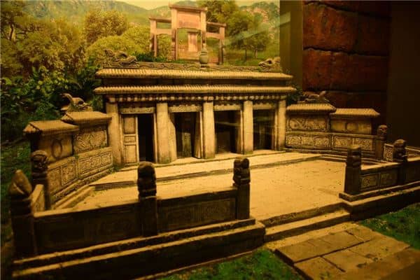 梦见古墓是什么意思