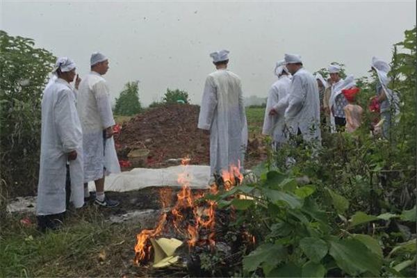 梦见孕妇土坟是什么意思