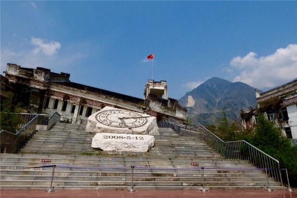 梦见做梦楼房倒塌是什么意思