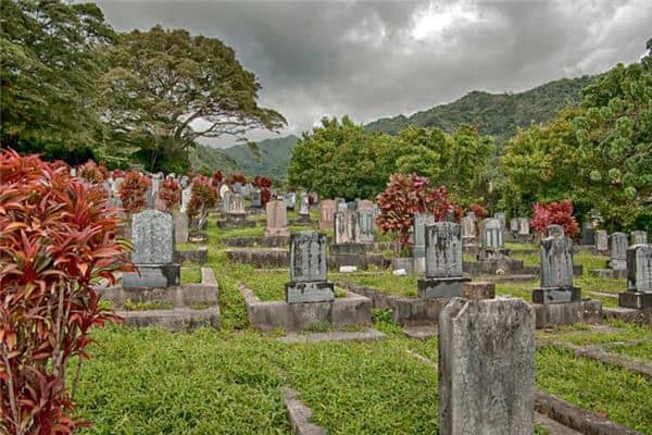 梦见和去世的人一起吃饭是什么意思