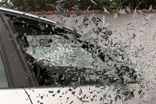 梦见女儿被车撞了是什么意思