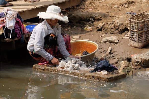 梦见给别人洗衣服是什么意思