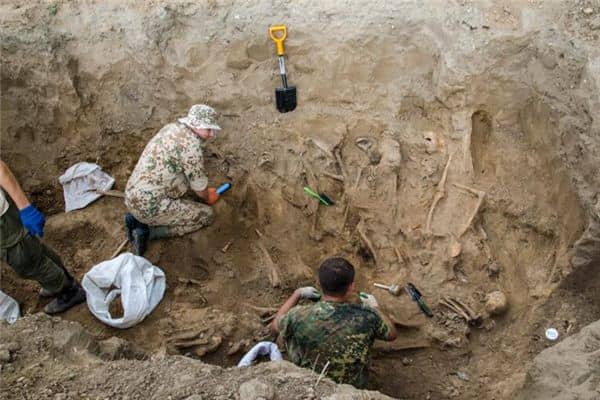 梦见挖死人是什么意思