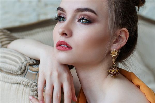 梦见眼睛睁不开是什么意思