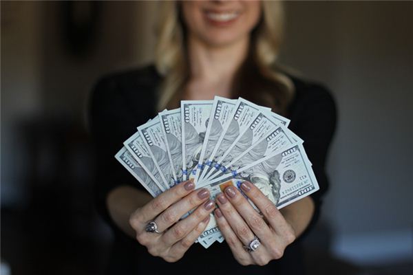 梦见发钱给我是什么意思