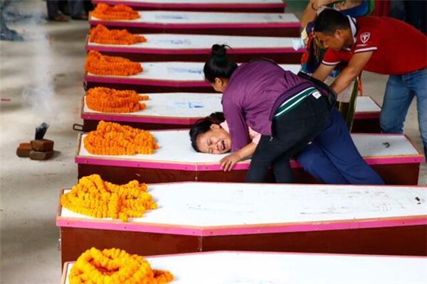 梦见亲人死了自己大哭是什么意思