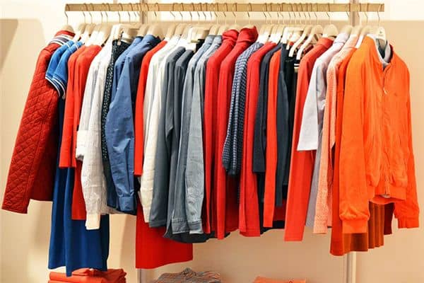 梦见一堆衣服是什么意思