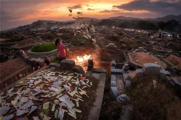 梦见过世的人还活着是什么意思