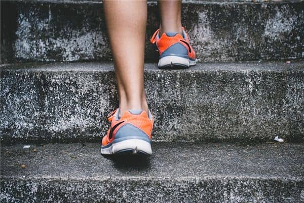 梦见上下楼梯是什么意思