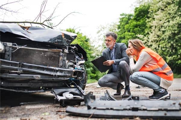 梦见车撞坏了是什么意思