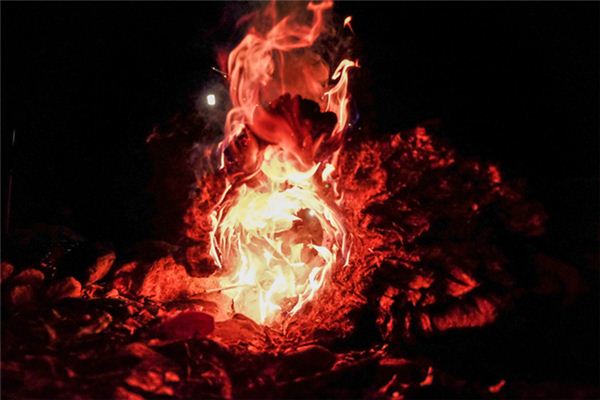 梦见家里着火是什么意思