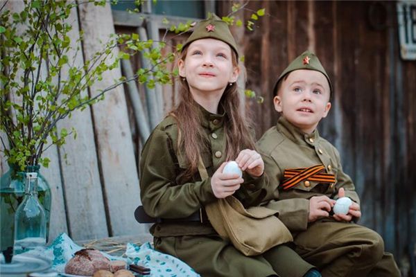 梦见穿军大衣是什么意思