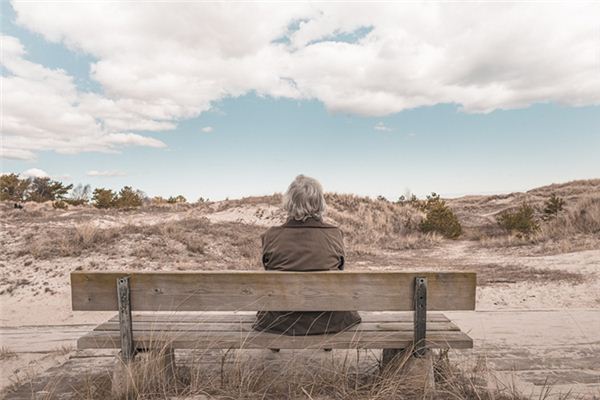 梦见和过世的奶奶说话是什么意思