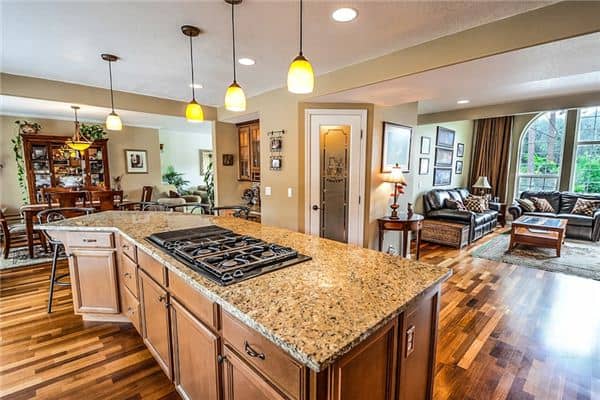 梦见家里来了好多人是什么意思