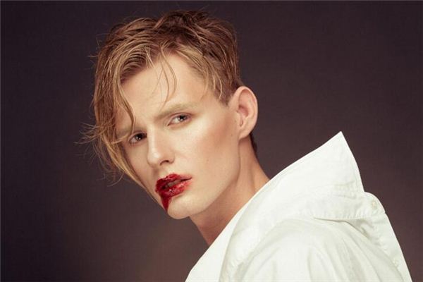 梦见自己吐血是什么意思