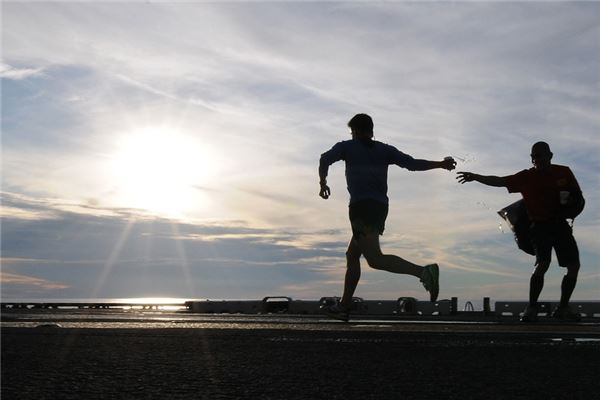 梦见逃跑后面有人追是什么意思