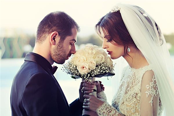 梦见男朋友跟别人结婚了是什么意思