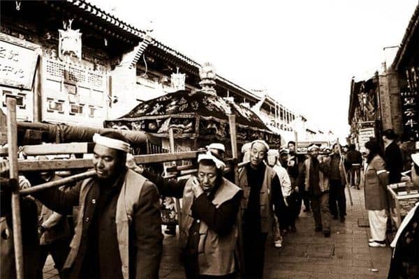 孕妇梦见出殡的队伍是什么意思