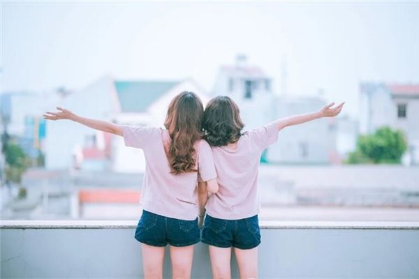 梦见同性恋:缺少爱抚