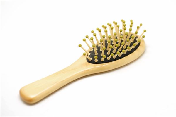 梦见梳子:牙木梳,旧事去