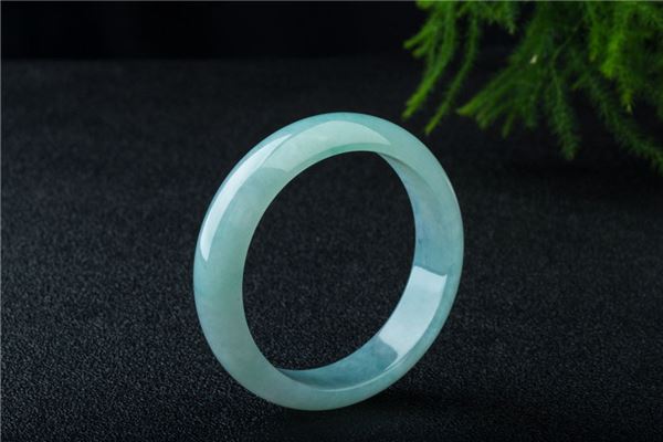 梦见手镯:男梦手镯,牢狱之灾