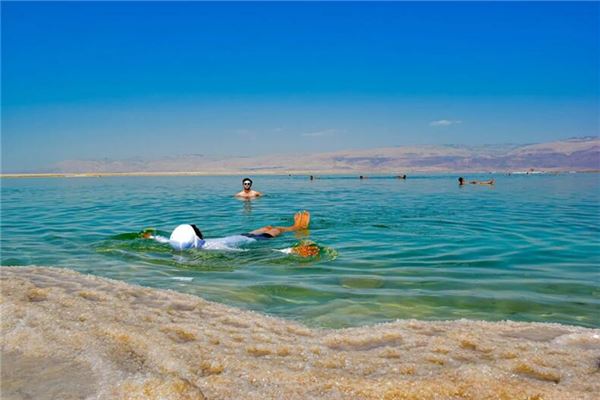 梦见尸体:梦中见死尸,长寿并富贵