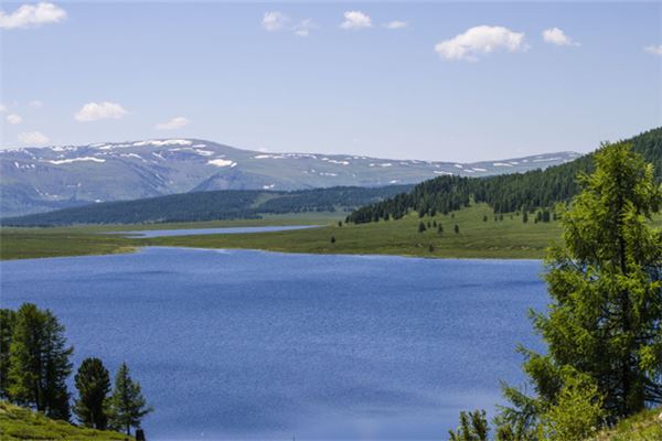 梦见江河:活河为吉,死河为凶