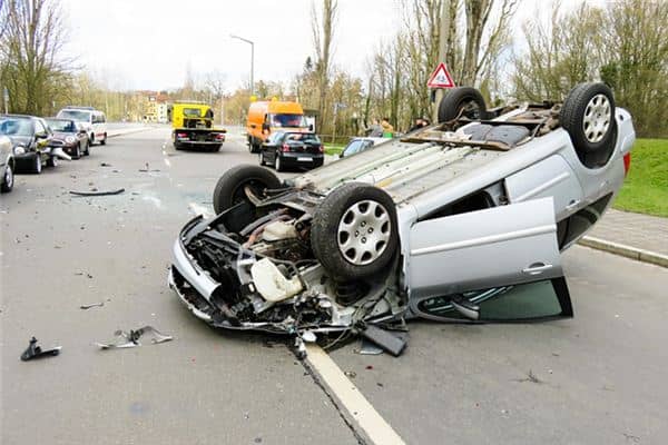 梦见车祸:梦出车祸遭不幸,夫抛敌强亲友伤