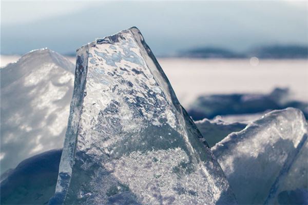 梦见冰:结冰则吉,冰解则凶