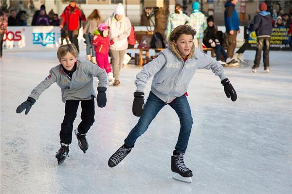 梦见滑冰:商梦萧条,农民丰收