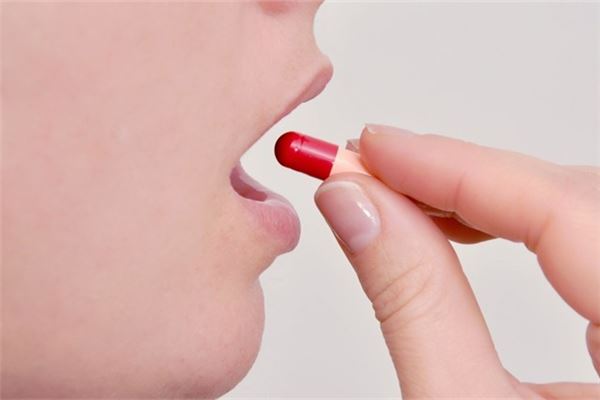 梦见吃药:病人梦药,身可痊愈