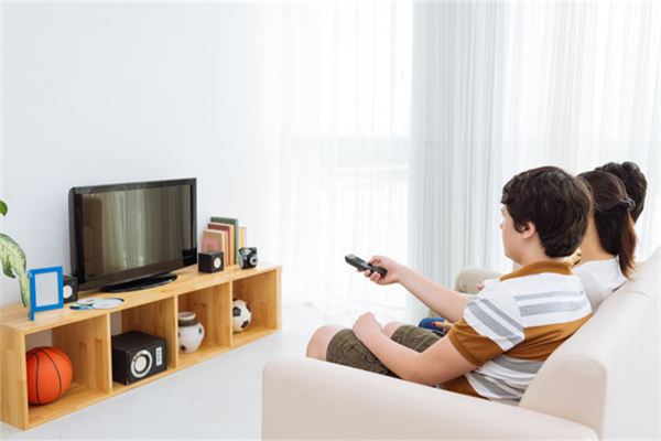 梦见看电视:电视突坏,深思慎行