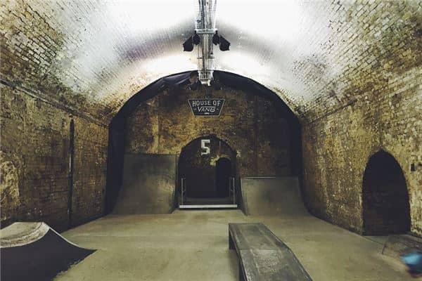 梦见地下室：污秽残损，不祥之兆