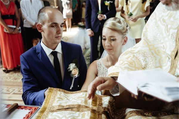 梦见娼妓:和娼妓结婚,事业发达