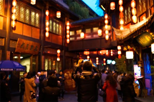 梦见集市:集市热闹财运好